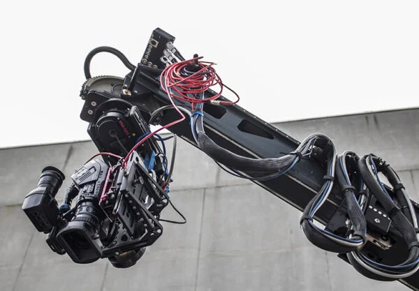 Grua profissional com câmera de cinema