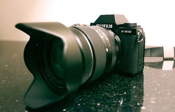 Melhor Câmera Mirrorless Para Iniciantes - Fujifilm X-S10 + Lente Fujinon XF 16-80mm f/4