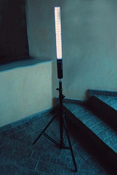 Bastao de LED RGB Yongnuo YN360 no tripe