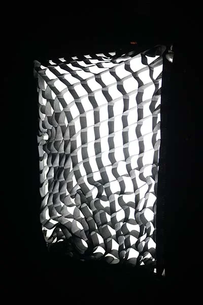 Softbox com lampada fria e grid colmeia