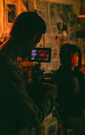 Freelancer de vídeo com camera