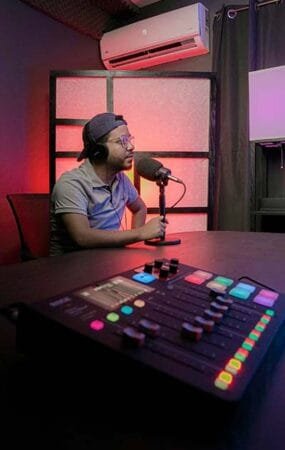 Mesa de corte para podcast