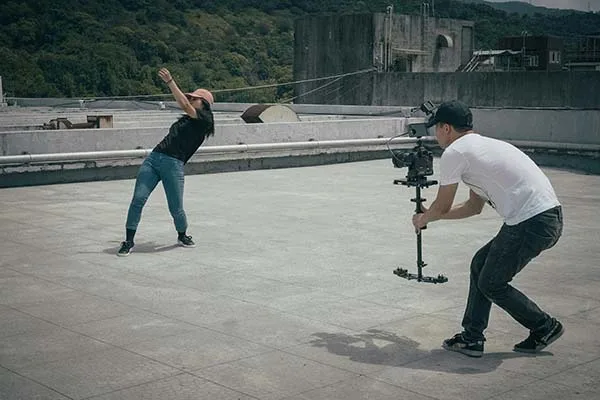 Vídeo Marketing Simplificado Filmando com Glidecam