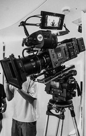 camera de cinema no tripe