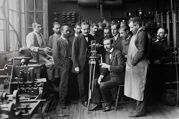 Demonstração do Cinematógrafo para a Equipe Lumiere