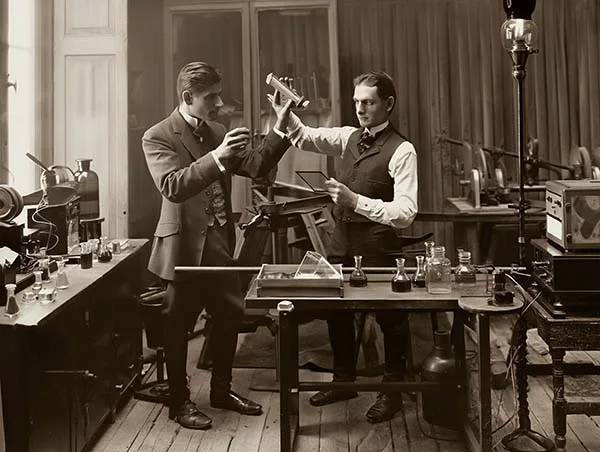 Irmãos Lumière no Laboratório
